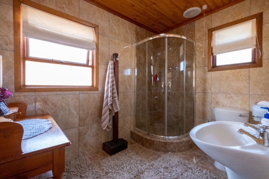 To Let 4 Bedroom Property for Rent in Herolds Bay Western Cape